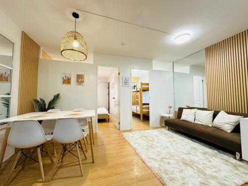 Raven's Nest Cozy Condo with Netflix Wi-fi in Imus