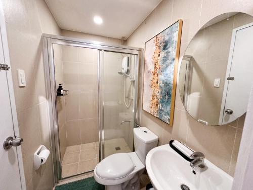 Tropical Oasis w/ the best view of BGC + Netflix