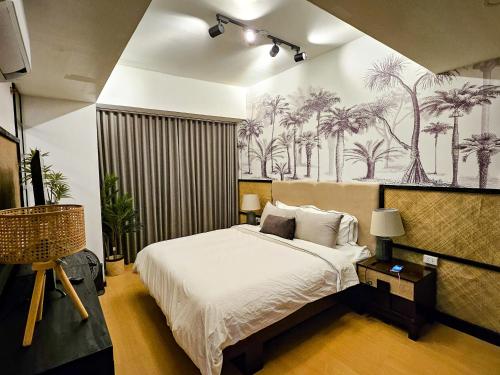 Tropical Oasis w/ the best view of BGC + Netflix