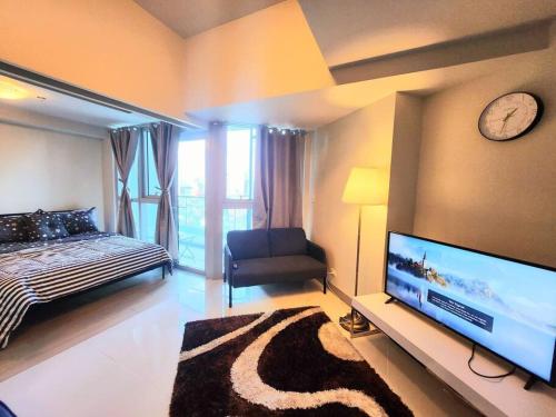 BGC Spacious 1BR Uptown Parksuites with Balcony City View 300 mbps wifi