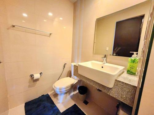 BGC Spacious 1BR Uptown Parksuites with Balcony City View 300 mbps wifi