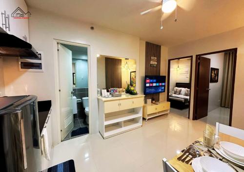 Family 2BR Apartment with Private Gym & Pool - B2 1Nambulite