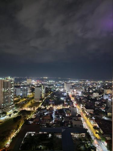 Near AYALA-Charming Studio with Balcony&Great View