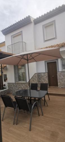 HOGAREÑO ADOSADO EN EL PUEBLO DE ARDALES