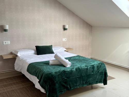 Casa Grande do Costureiro-Para Grupos en Portomarín con Terraza y Vistas