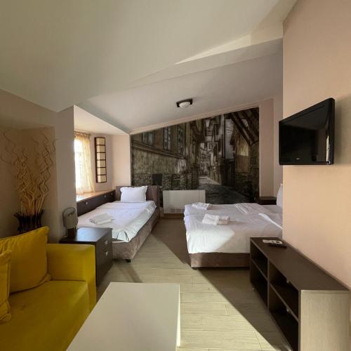 Di Angolo Hostel and Apartments