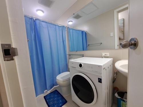 Hailey's Crib @ Azure North