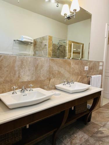 Lady Capulet Apartments