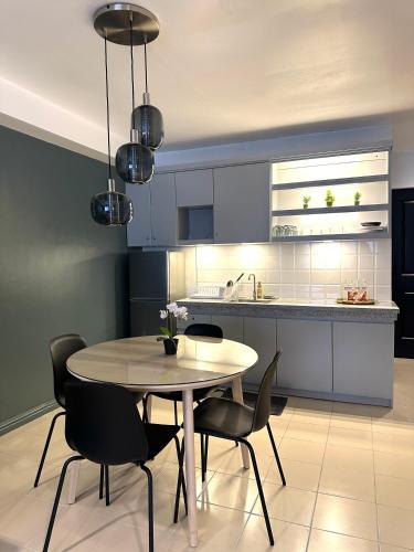 CRIB 217 SUBIC BAY - Mediterranean Condo with Unlimited Massage