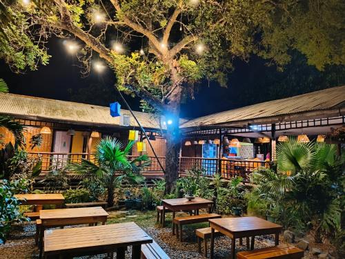 Lokal Hut Bed and Breakfast