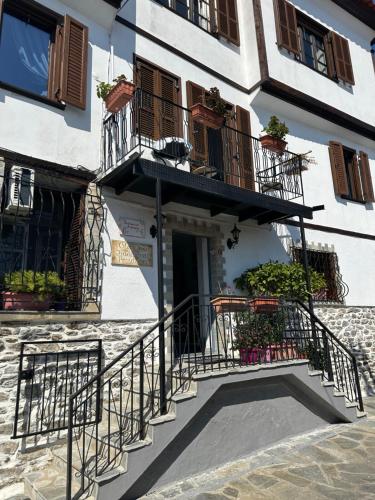 Old Town Traditional Residence