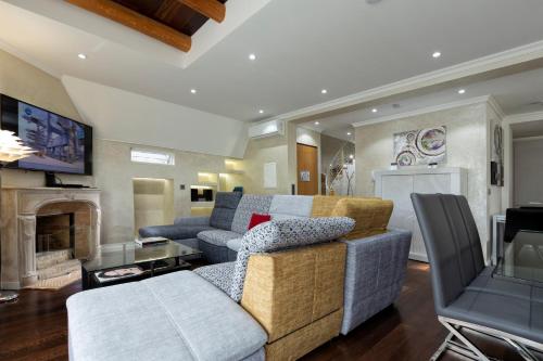 The Queen Luxury Apartments Villa Vinicia