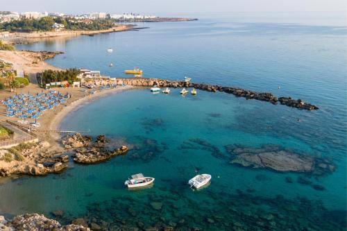 Cavo Maris Beach Hotel