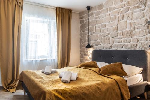 L&B Amphitheater Apartments