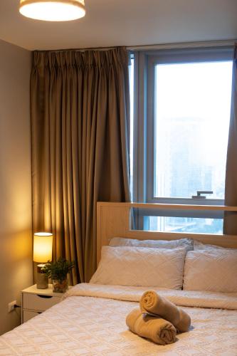 BGC 3BR Uptown Parksuites with bathtub 16