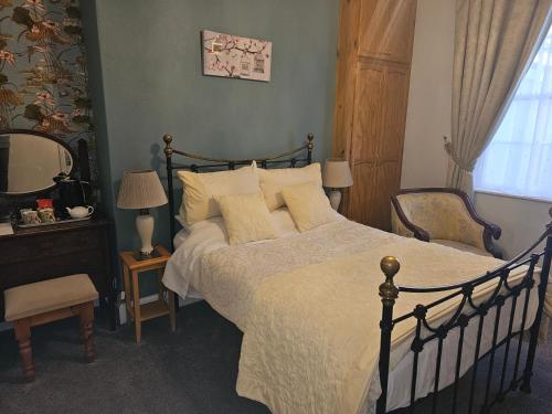 Mostyn House - Guest house