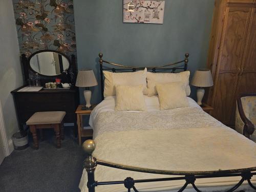 Mostyn House - Guest house