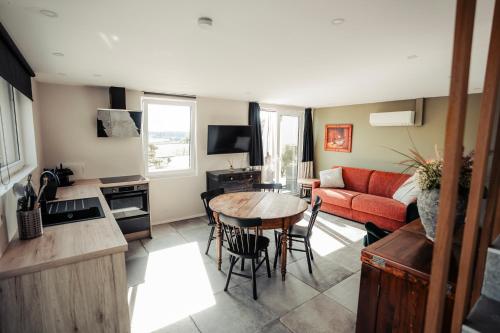 MY House's - 3 maisons avec piscine commune et la maison pour 3 personnes max avec jacuzzi privé