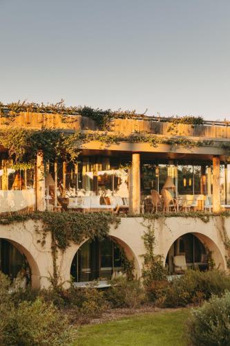 Lily Of The Valley Hotel