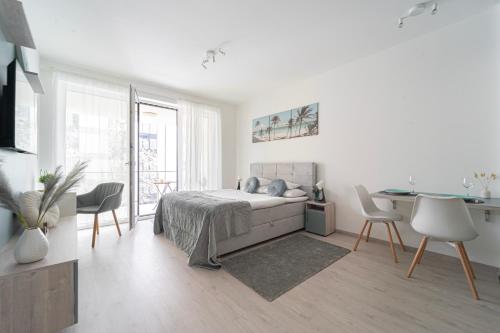 WestSide Garden Apartments by FirstHost