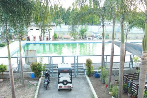 Private Retreat @ Poolfront