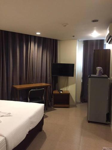 Spacious Studio Apartment B303