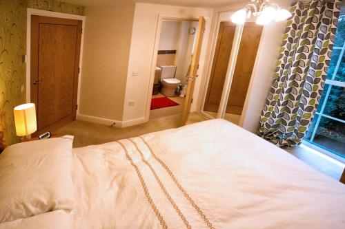 Salisbury 2-bed Luxury Apartment