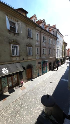 AdHoc Hostel