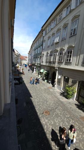 AdHoc Hostel