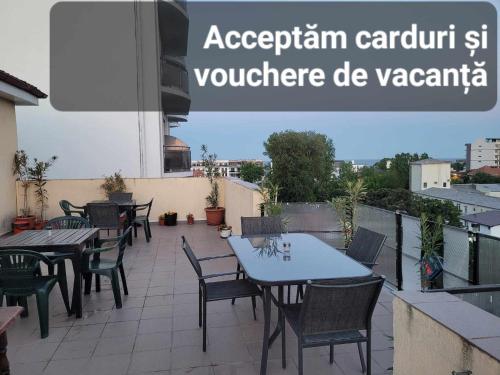 Cazare Eforie Nord, plaja Acapulco, garsoniere Four Studios, bucatarie comuna, baie proprie, etaj 4, fara lift