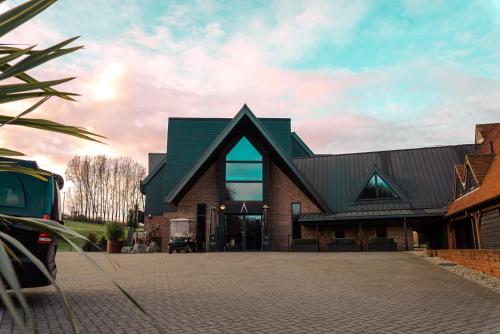 Cave Hotel And Golf Resort