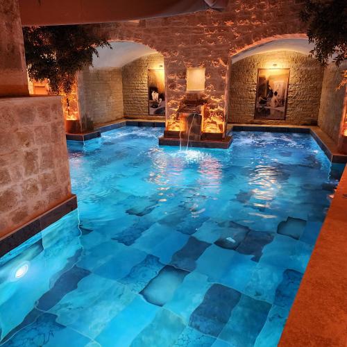 Fresco Cave Suites & Mansions