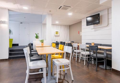 B&B Hotel Valenciennes Sud