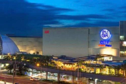 2BR Condo w/ free parking near SM North