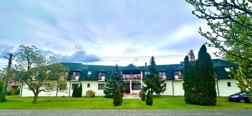 Éden Apartman Hotel