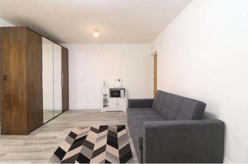 Independent en-suite rooms