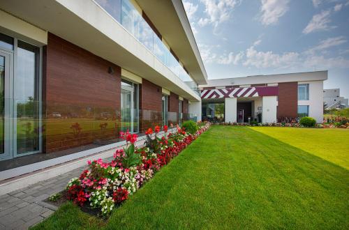 Outlet Hotel