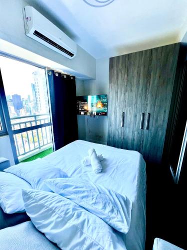 Acqua Private Residences - Livingstone Tower (Makati - Mandaluyong)
