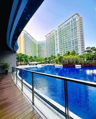 Cozy Suites Azure by B