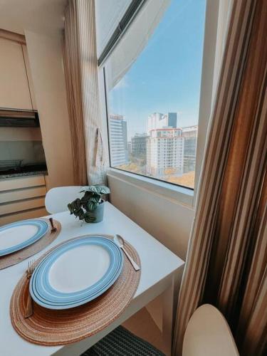 Hooga Home Calxy Residences Near Ayala Center Unit 10E