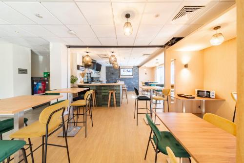 Mandarina Hotel Airport