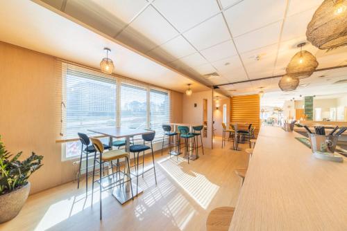 Mandarina Hotel Airport