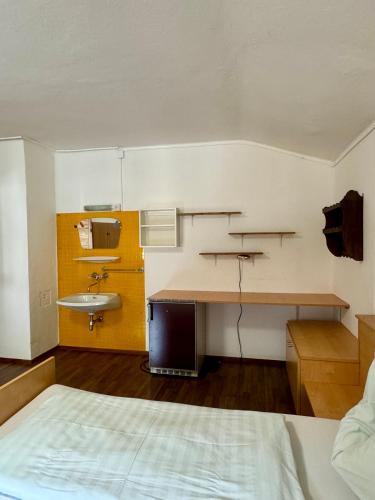 Hike & Bike Hostel