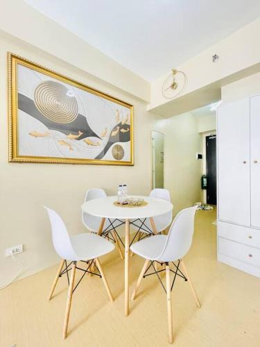 N2 Sleek Urban Escape