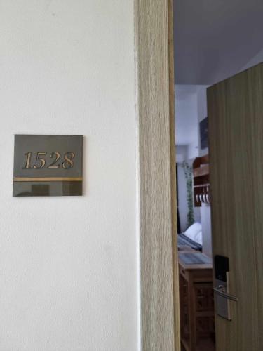 Suite 1528