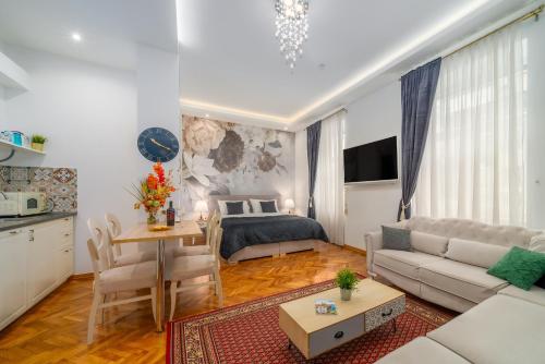 Aurelia Antik Apartments & Rooms