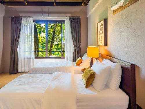 Perch El Nido's Seaview Villas overlooking Marimegmeg