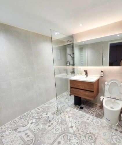 Kiddie Hostel Unit 30B-kids and pets friendly in Subic bay freeport zone