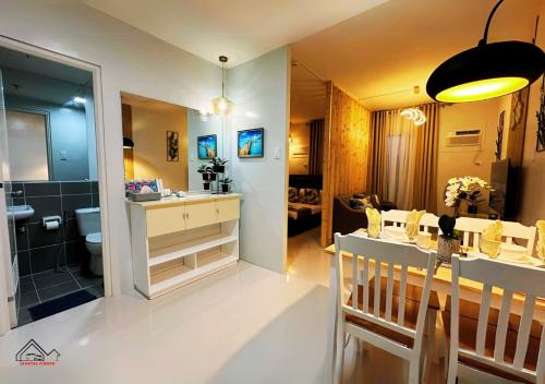 Puerto Princesa Romantic Studio with Balcony, FREE Pool & Gym - B2 5Chrysolite