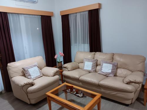Pari Holiday Apartments